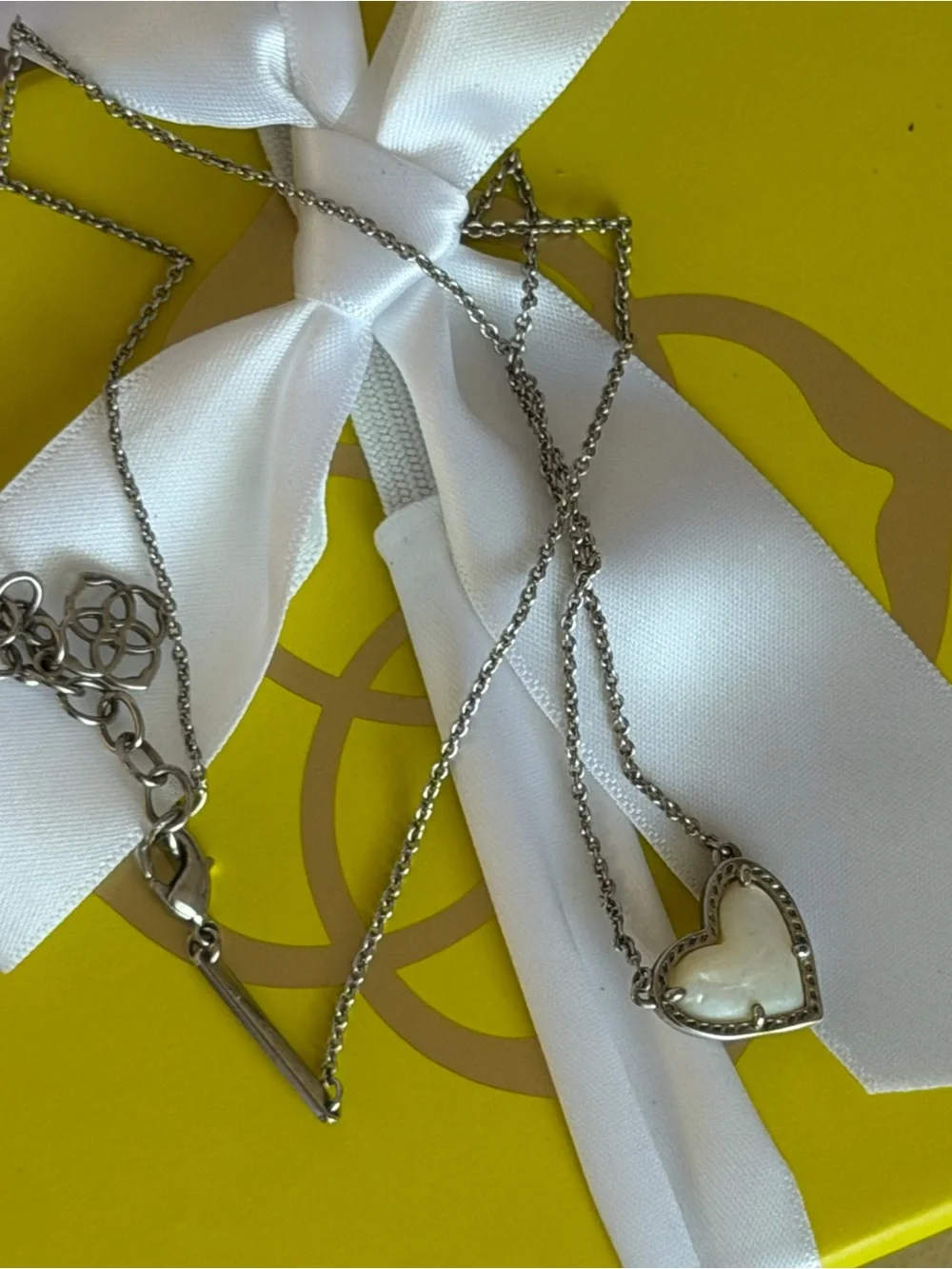 Kendra Scott Air Heart Rhodium Pendant Necklace in Ivory Mother of Pearl 🤍